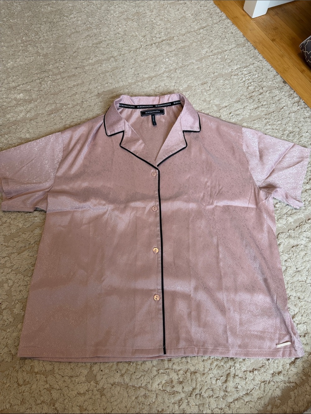 Women’s BCBGMAXAZRIA Short-Sleeve Button Shirt with Contrast Piping